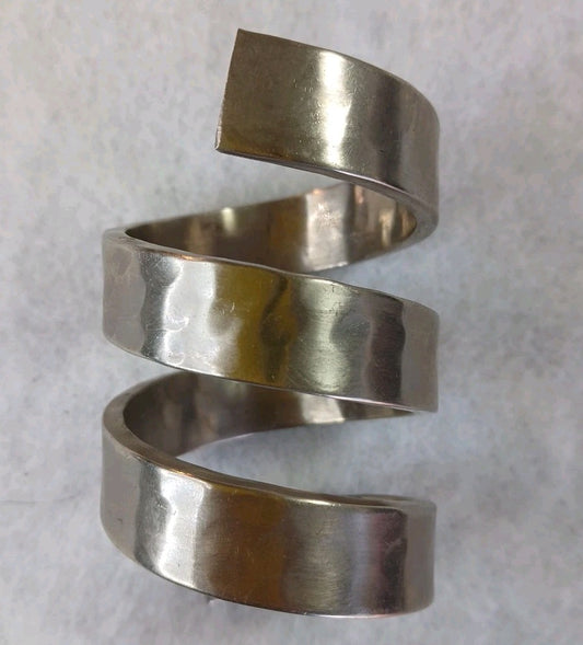 11 Metal Iron Hand Pounded Napkin Rings. Vintage. Modern Masculine Design